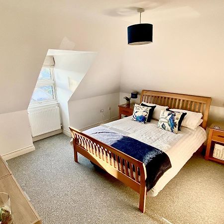 Swanage Holiday Penthouse Apartment, Moments From Beach And Town, On Site Parking, Fast Wifi, Sleeps Up To 6, Rated Exceptional المظهر الخارجي الصورة