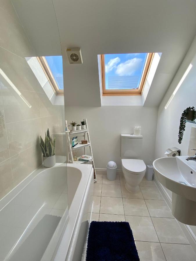 Swanage Holiday Penthouse Apartment, Moments From Beach And Town, On Site Parking, Fast Wifi, Sleeps Up To 6, Rated Exceptional المظهر الخارجي الصورة