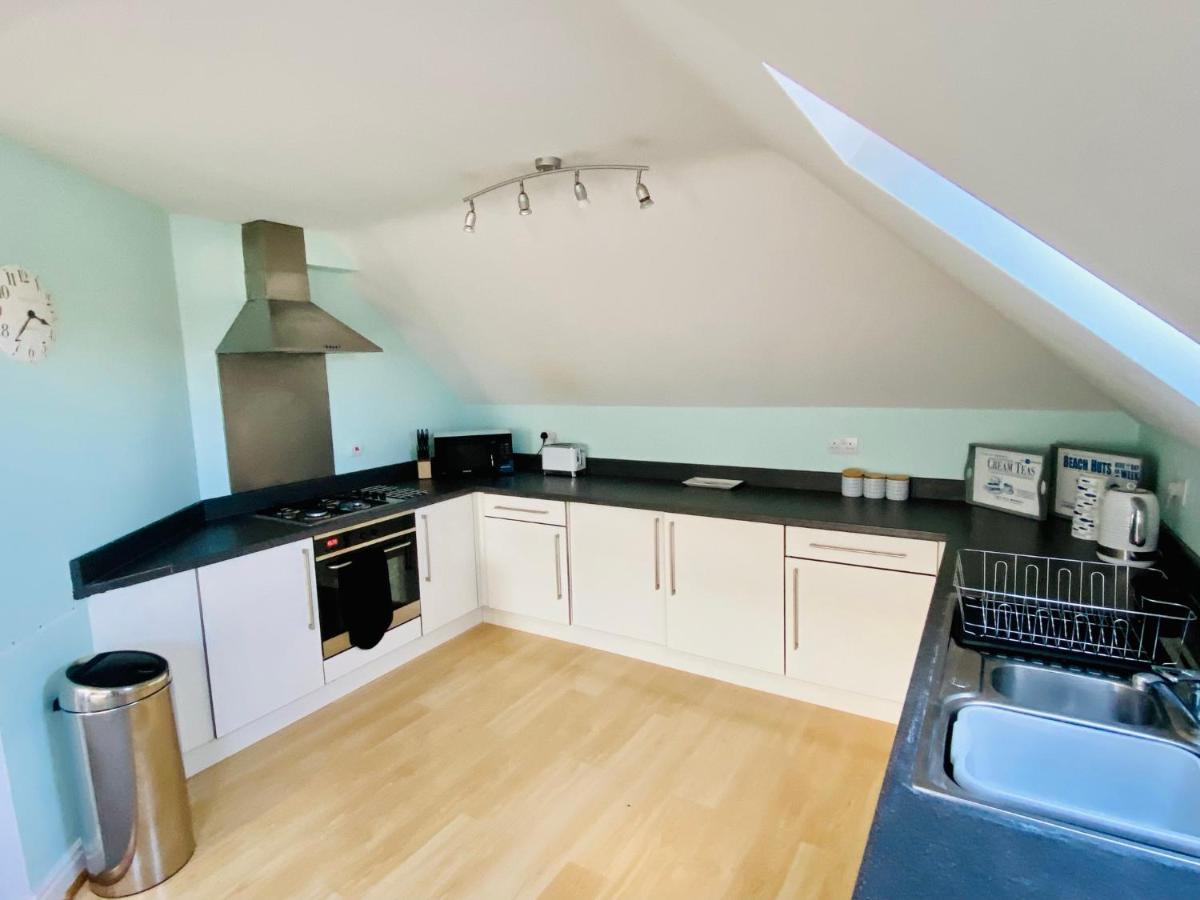 Swanage Holiday Penthouse Apartment, Moments From Beach And Town, On Site Parking, Fast Wifi, Sleeps Up To 6, Rated Exceptional المظهر الخارجي الصورة